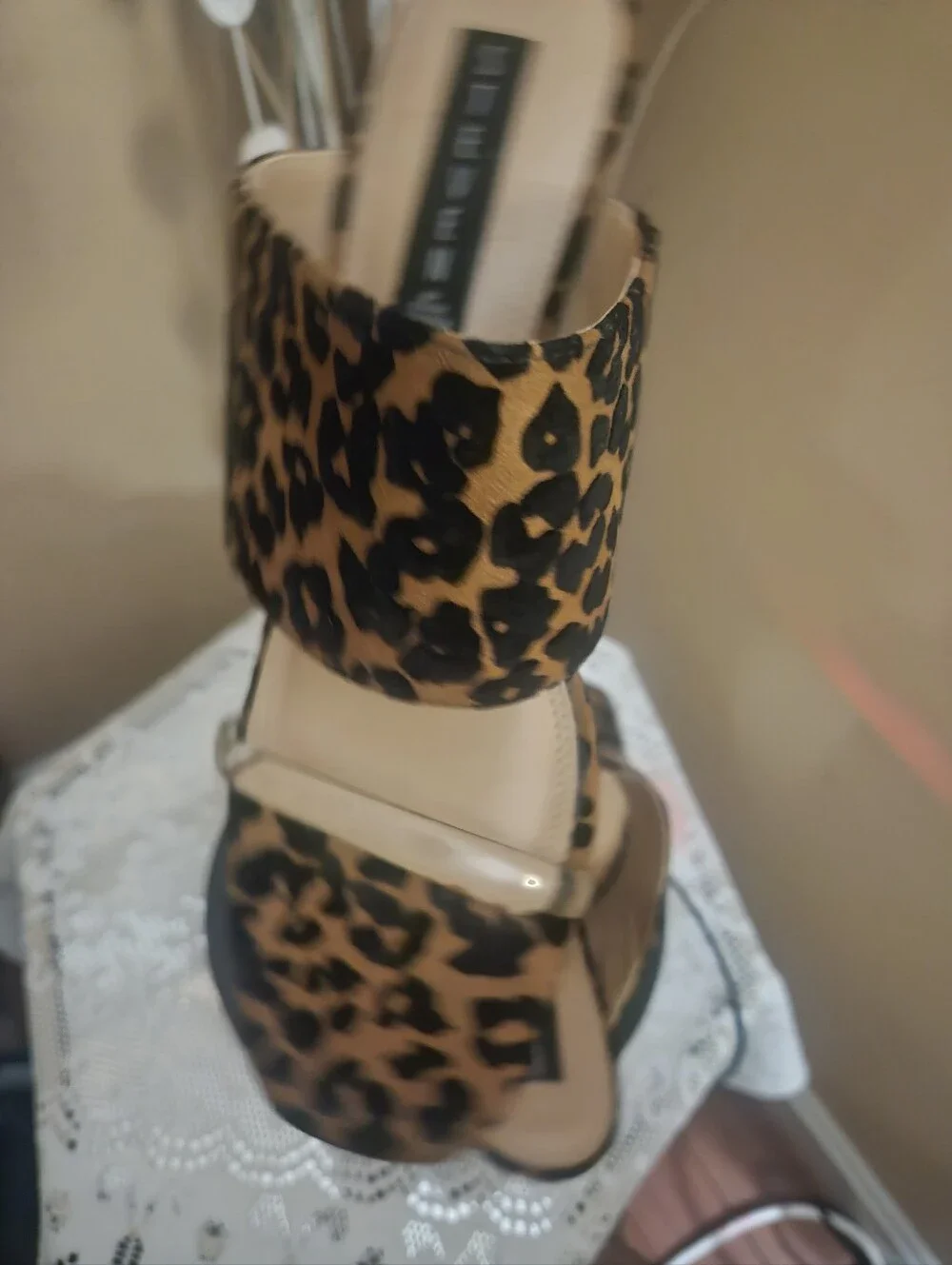 💞❣️Womens Steve Madden Leopard Print Wedge Sandal - Size 9.5 - 4